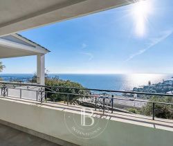 For sale MAGNIFICENT PROPERTY 280 M² SEA VIEW AND BEACH ON WALK TO BASTIA