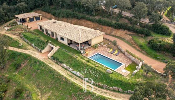 Villa contemporánea de 5 habitaciones 229 m² cerca de la playa de Santa Giulia sotta