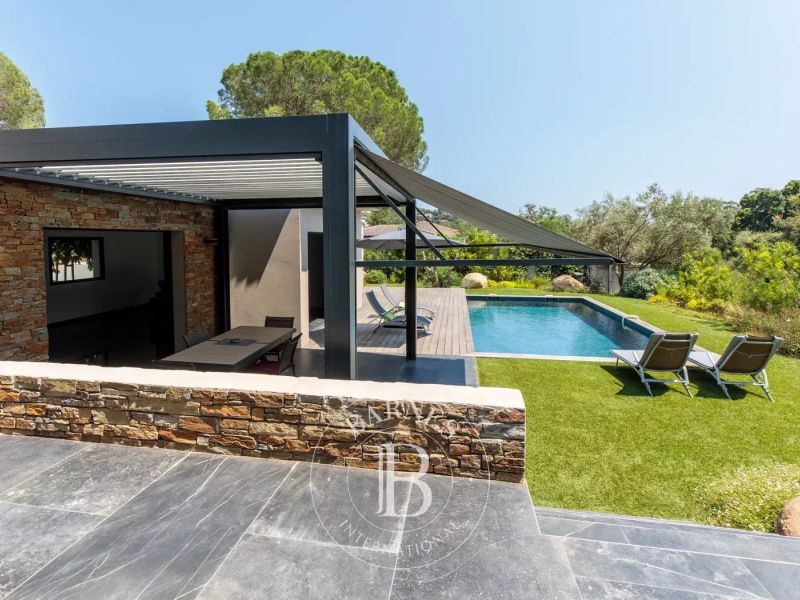 For sale contemporary villa 5 ROOMS 133 M² NEAR beaches St Cyprien and Pinarello SAINTE LUCI DE PORTO VECCHIO