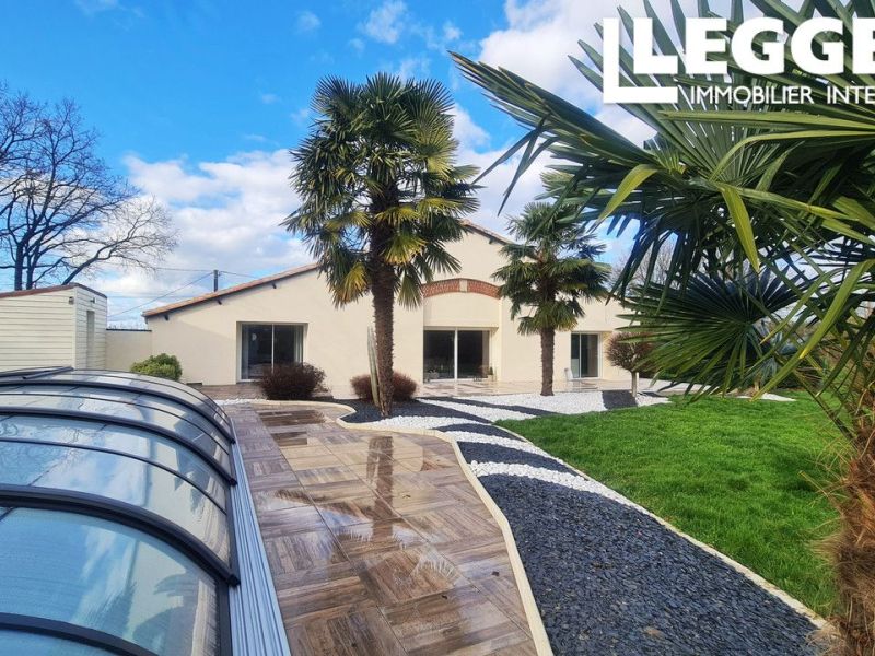 MAISON  DE MAîTRE  LA ROCHE SUR YON