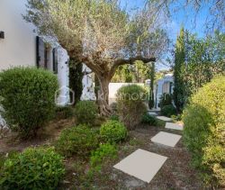 A louer MAISON  5 PIECES 210 M2 BORD DE MER SAINT TROPEZ