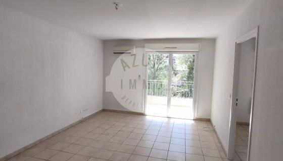 A vendre APPARTEMENT T2 39 M2 TERRASSE  SAINT ZACHARIE