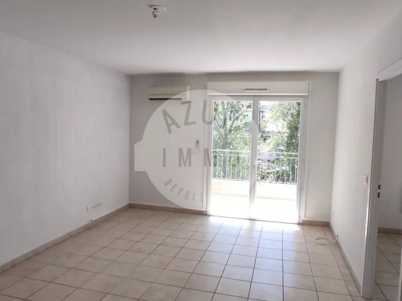 A vendre APPARTEMENT T2 39 M2 TERRASSE  SAINT ZACHARIE