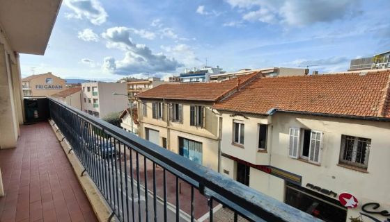 A louer APPARTEMENT T3 74 M2 BORD DE MER LE CANNET