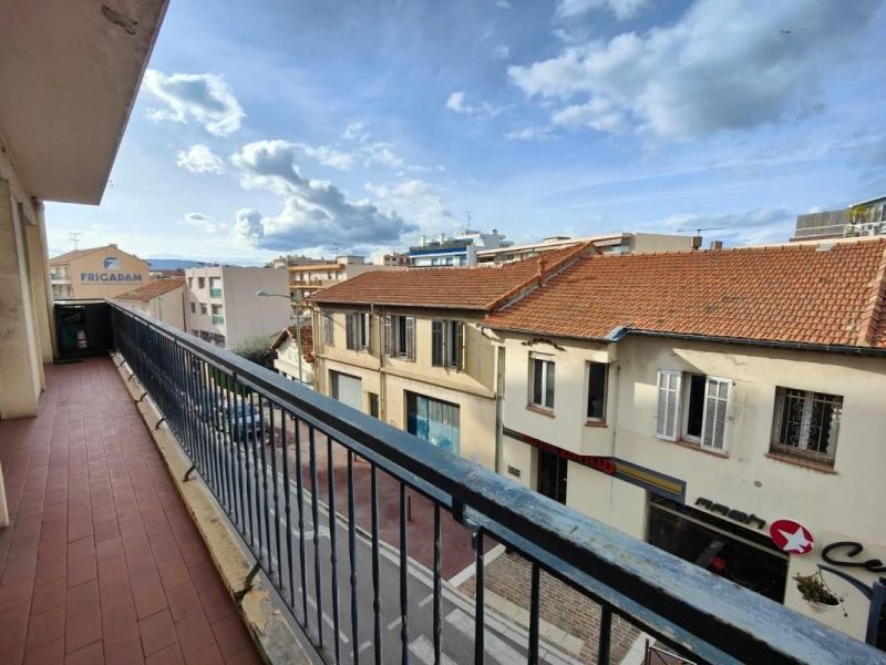 A louer APPARTEMENT T3 74 M2 BORD DE MER LE CANNET