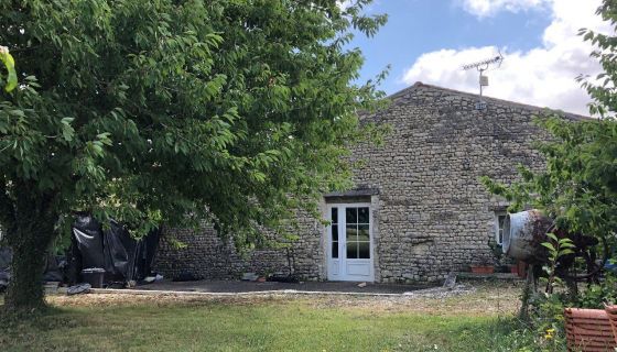 For sale Beautiful Charentaise HOUSE 5 ROOMS 181 M² TONNAY BOUTONNE
