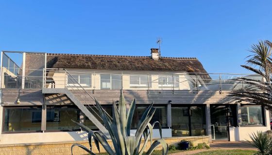 For sale CHARMING BRETON HOUSE 200 M² full sea view and direct access to PENMARCH beach