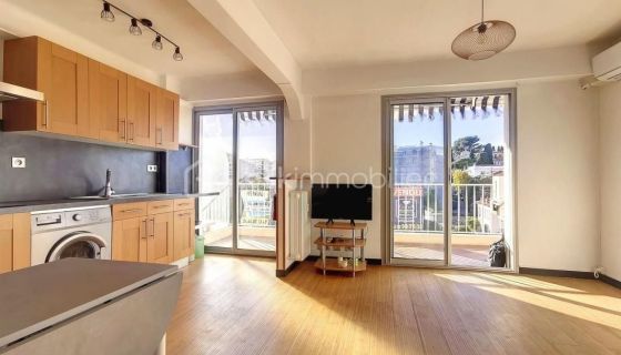 A louer APPARTEMENT T2 50 M2 TERRASSE BORD DE MER CANNES