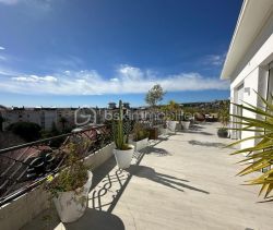 A louer LOFT DE PRESTIGE T3 92 M2 TERRASSE BORD DE MER NICE