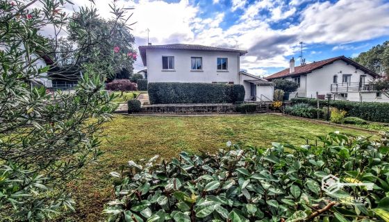 For sale 5 ROOM detached house 147 M² CAMBO LES BAINS
