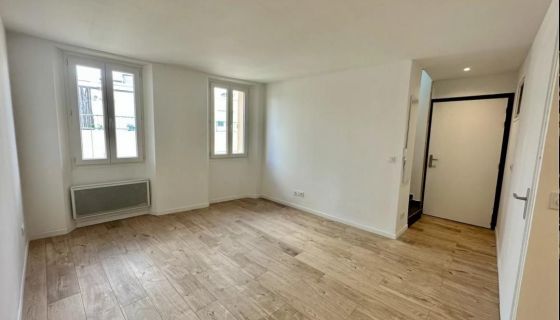 A louer APPARTEMENT DUPLEX NEUF T3 40 M2 BORD DE MER VALLAURIS
