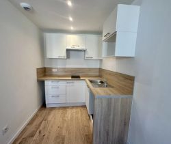 A louer APPARTEMENT DUPLEX NEUF T3 40 M2 BORD DE MER VALLAURIS