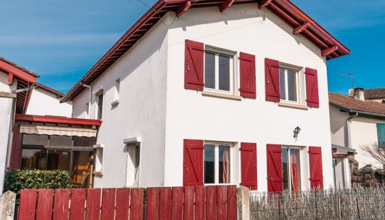 For sale BEAUTIFUL 5 ROOM Village House 193 M² PEYREHORADE
