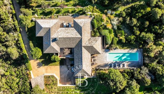 espléndida villa de arquitecto 8 habitaciones 290 m² vista al mar playa a pie Pianottoli-Caldarello