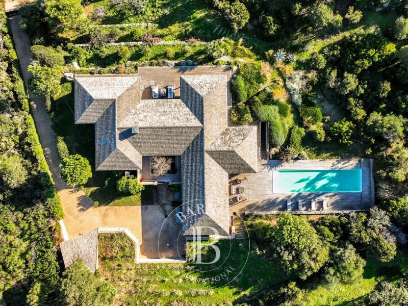 En venta espléndida villa de arquitecto 8 habitaciones 290 m² vista al mar playa a pie Pianottoli-Caldarello