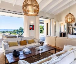 For sale splendid architect-designed villa 8 rooms 290 m² sea view beach on foot Pianottoli-Caldarello