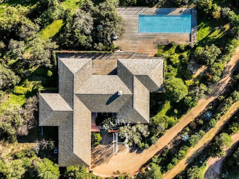 En venta magnífica villa de 8 habitaciones 269 m² vista al mar playa a pie Pianottoli-Caldarello