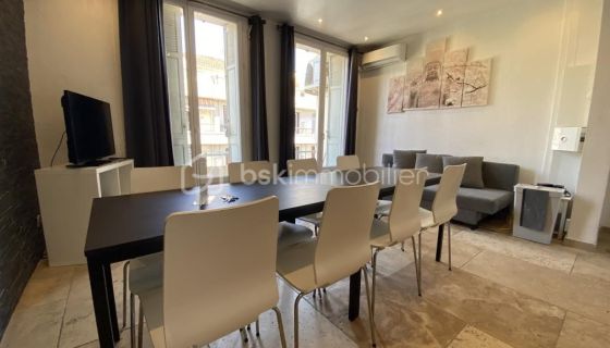 A louer APPARTEMENT T5 81 M2 BORD DE MER TOULON