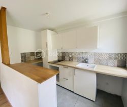 A louer APPARTEMENT T3 54 M2 BORD DE MER TOULON