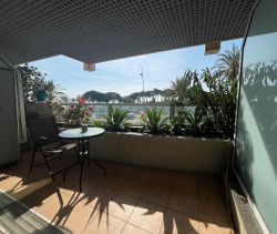 A vendre STUDIO  24 M2 TERRASSE PIEDS DANS L'EAU GOLFE JUAN