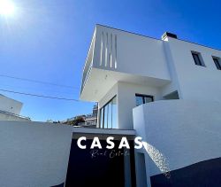 For sale beautiful contemporary house 4 rooms 145 m² Sao Roque Funchal