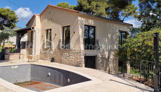 A louer MAISON  5 PIECES 229 M2 BORD DE MER ROQUEBRUNE CAP MARTIN