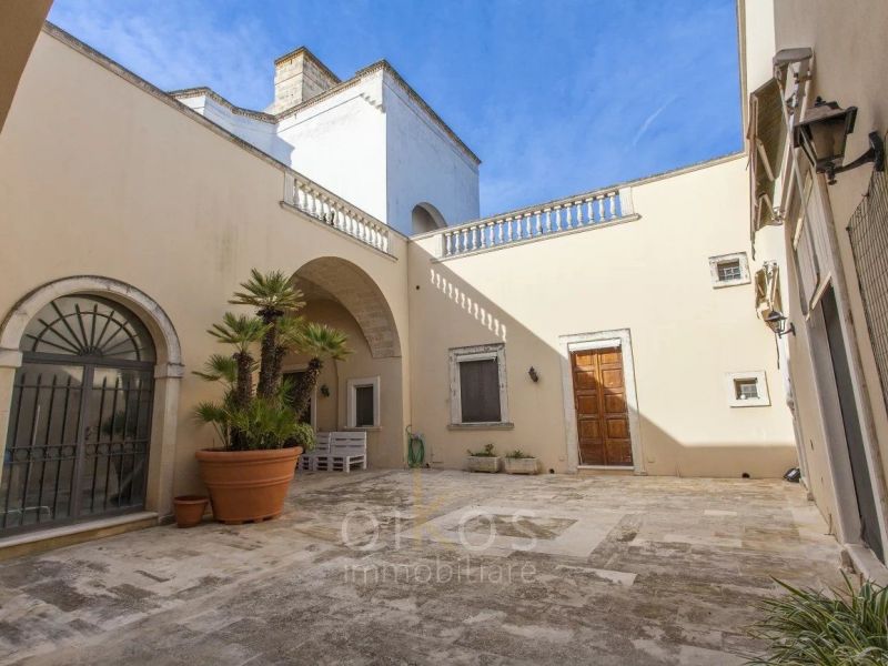 For sale 15 ROOM HOUSE SQUINZANO