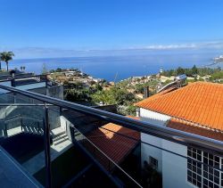 For sale 4 ROOM HOUSE 200 M2 SEASIDE FUNCHAL