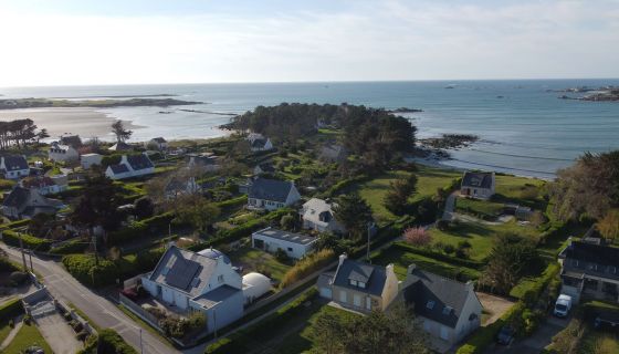 For sale House 9 ROOMS 303 M² seaside PRIVATE ACCESS TO GUISSENY beach