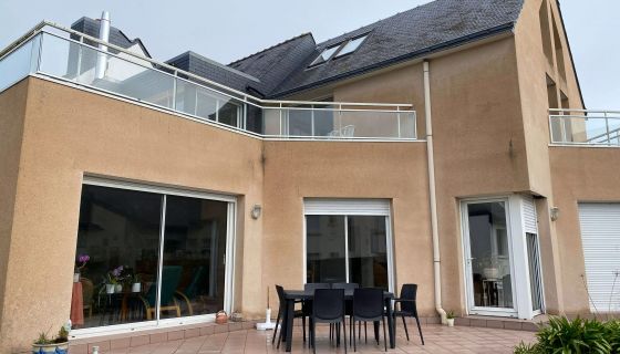 For sale Beautiful architect-designed house 9 ROOMS 180 M² sea view Larmor Plage