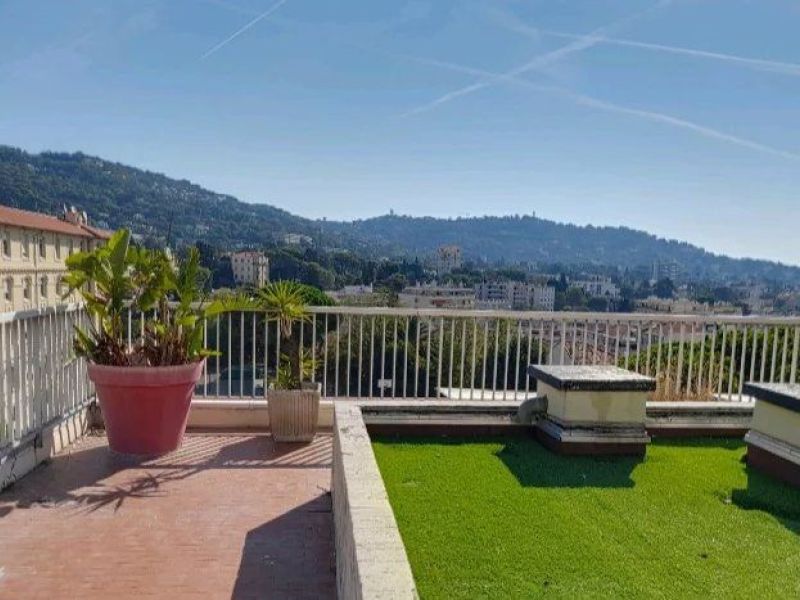 A louer APPARTEMENT T4 88 M2 TERRASSE BORD DE MER CANNES