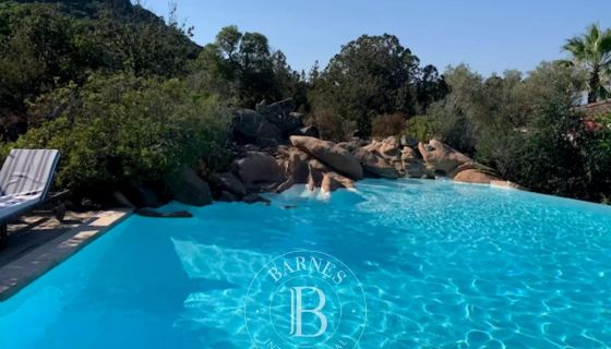 HERMOSA villa contemporánea 5 HABITACIONES 250 M² piscina cerca de la playa de Santa Giulia PORTO VECCHIO