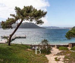 En alquiler villa Domaine de Cala Rossa PARA ALQUILER DE VACACIONES vista al mar frente al mar LECCI