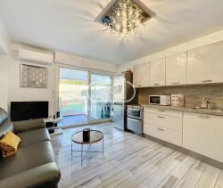 A louer APPARTEMENT T2 30 M2 TERRASSE BORD DE MER LE CANNET