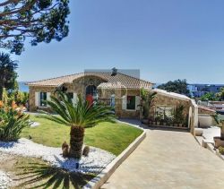 A louer MAISON  CONTEMPORAINE BORD DE MER VALLAURIS