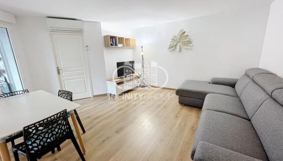 A louer APPARTEMENT T3 56 M2 TERRASSE BORD DE MER ANTIBES