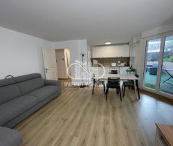 A louer APPARTEMENT T3 56 M2 TERRASSE BORD DE MER ANTIBES