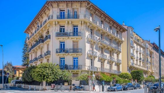 APPARTEMENT T3 80 M2 BORD DE MER NICE