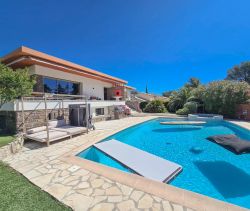 A vendre VILLA 9 PIECES 270 M² PROCHE MER SAINT RAPHAEL BOULOURIS  