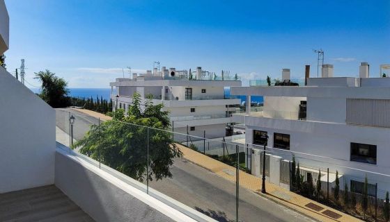 PENTHOUSE DE PRESTIGE NEUF T3 72 M2 TERRASSE PIEDS DANS L'EAU ESTEPONA