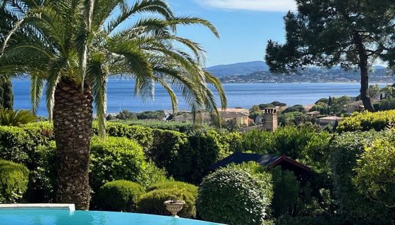 For sale Charming villa 6 ROOMS 165 M² sea view BEACH ON WALK TO LES ISSAMBRES
