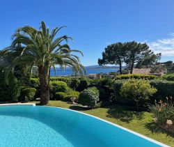 For sale Charming villa 6 ROOMS 165 M² sea view BEACH ON WALK TO LES ISSAMBRES