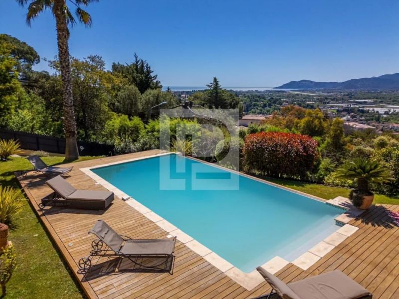 MAISON  5 PIECES 175 M2 VUE MER MOUGINS