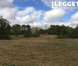 A vendre Grand terrain Ã  bÃ¢tir avec autorisation pour deux propriÃ©tÃ©s 17330 Saint Pierre De L Isle