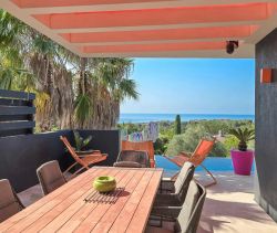 For sale BEAUTIFUL CONTEMPORARY VILLA 6 ROOMS 260 M² SEA VIEW SAINT RAPHAEL  