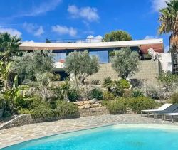 A vendre BELLE VILLA CONTEMPORAINE 6 PIECES 260 M² VUE MER SAINT RAPHAEL  