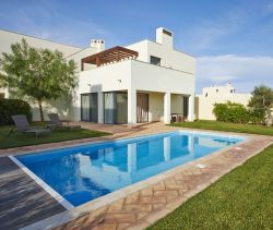 Se alquila CASA DE 4 HABITACIONES JUNTO AL MAR VILA DE SAGRES