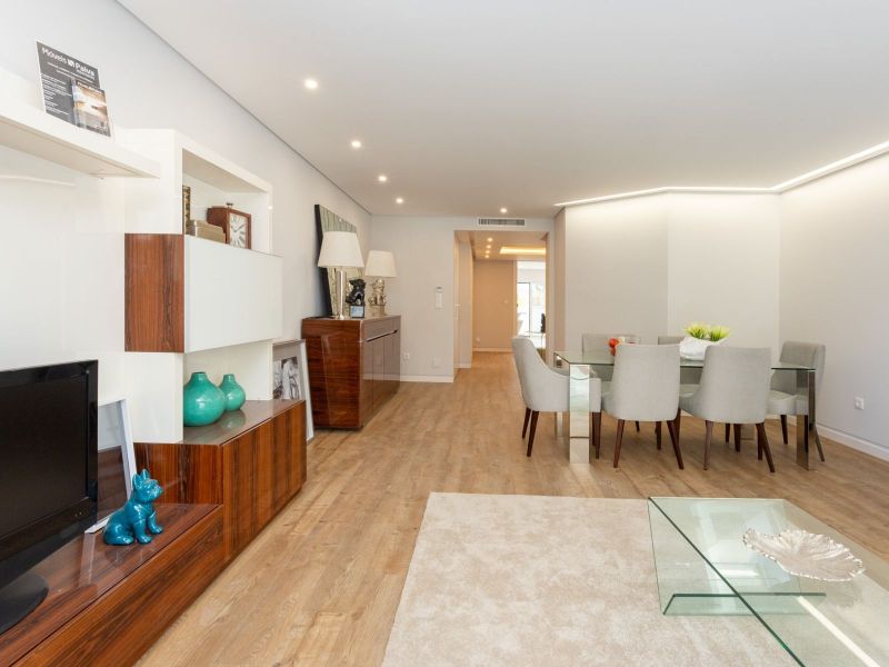 Se alquila APARTAMENTO T4 TERRAZA JUNTO AL MAR CARCAVELOS E PAREDE