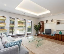 Se alquila APARTAMENTO T4 TERRAZA JUNTO AL MAR CARCAVELOS E PAREDE