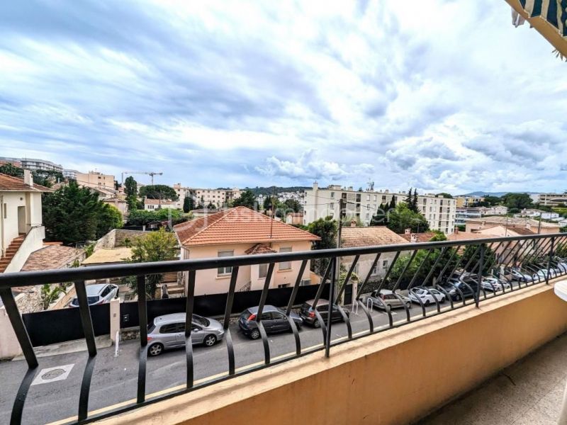 APPARTEMENT T3 53 M2 TERRASSE BORD DE MER CANNES